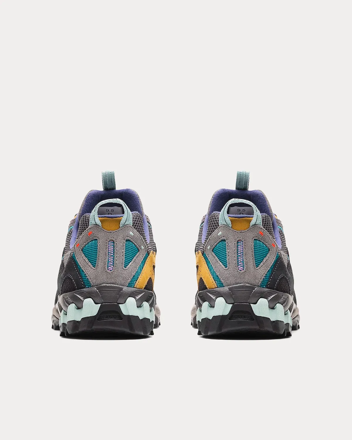 610v1 Anthracite / Aquifer Low Top Sneakers