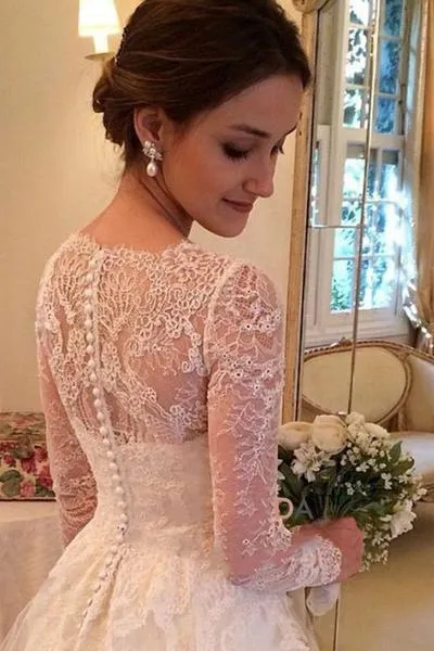 A-line V-neck Long Sleeves Court Train Tulle Wedding Dress With Lace Appliques DM526