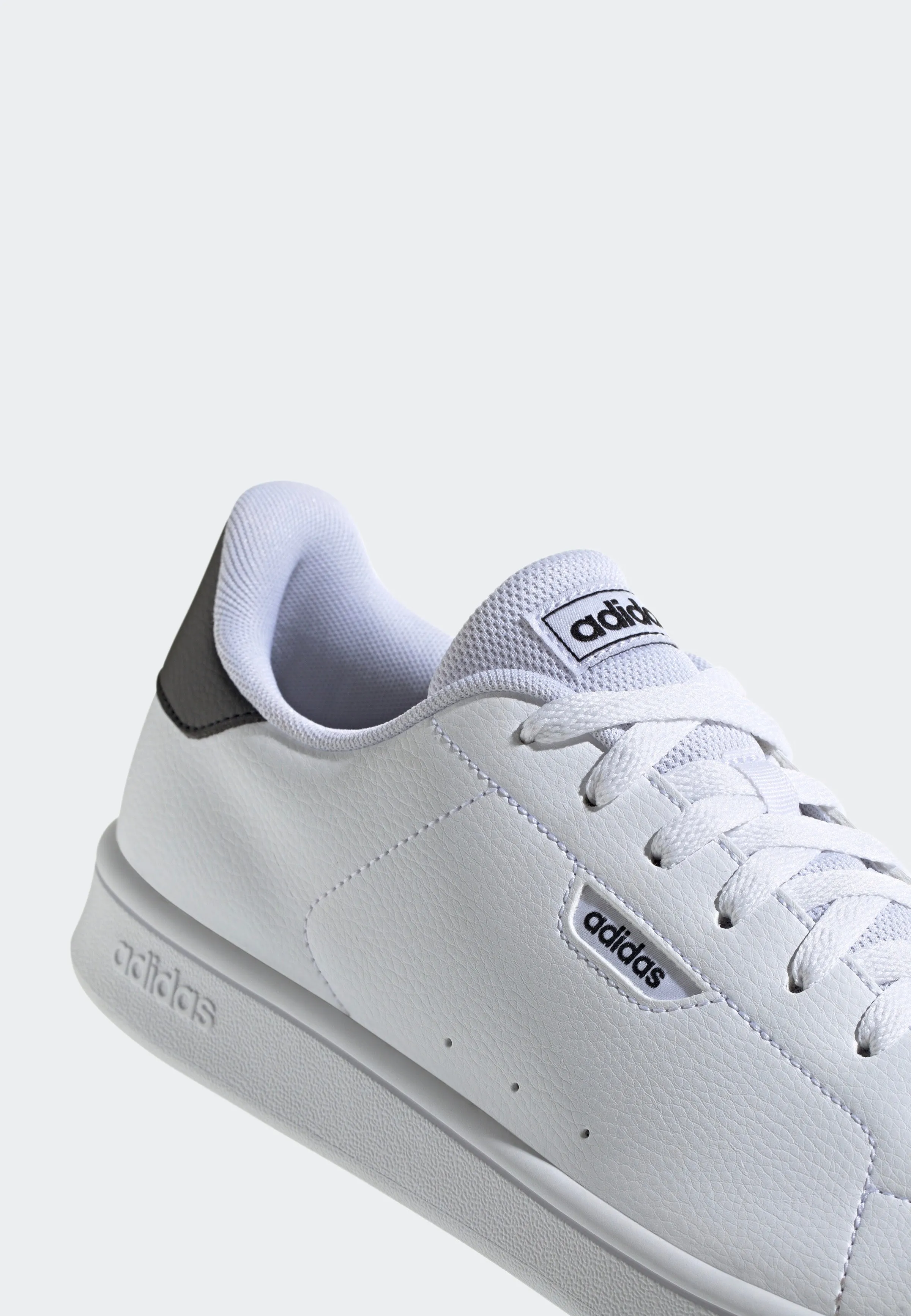 Adidas - Urban Court Ftwwht/Ftwwht/Cblack - Shoes