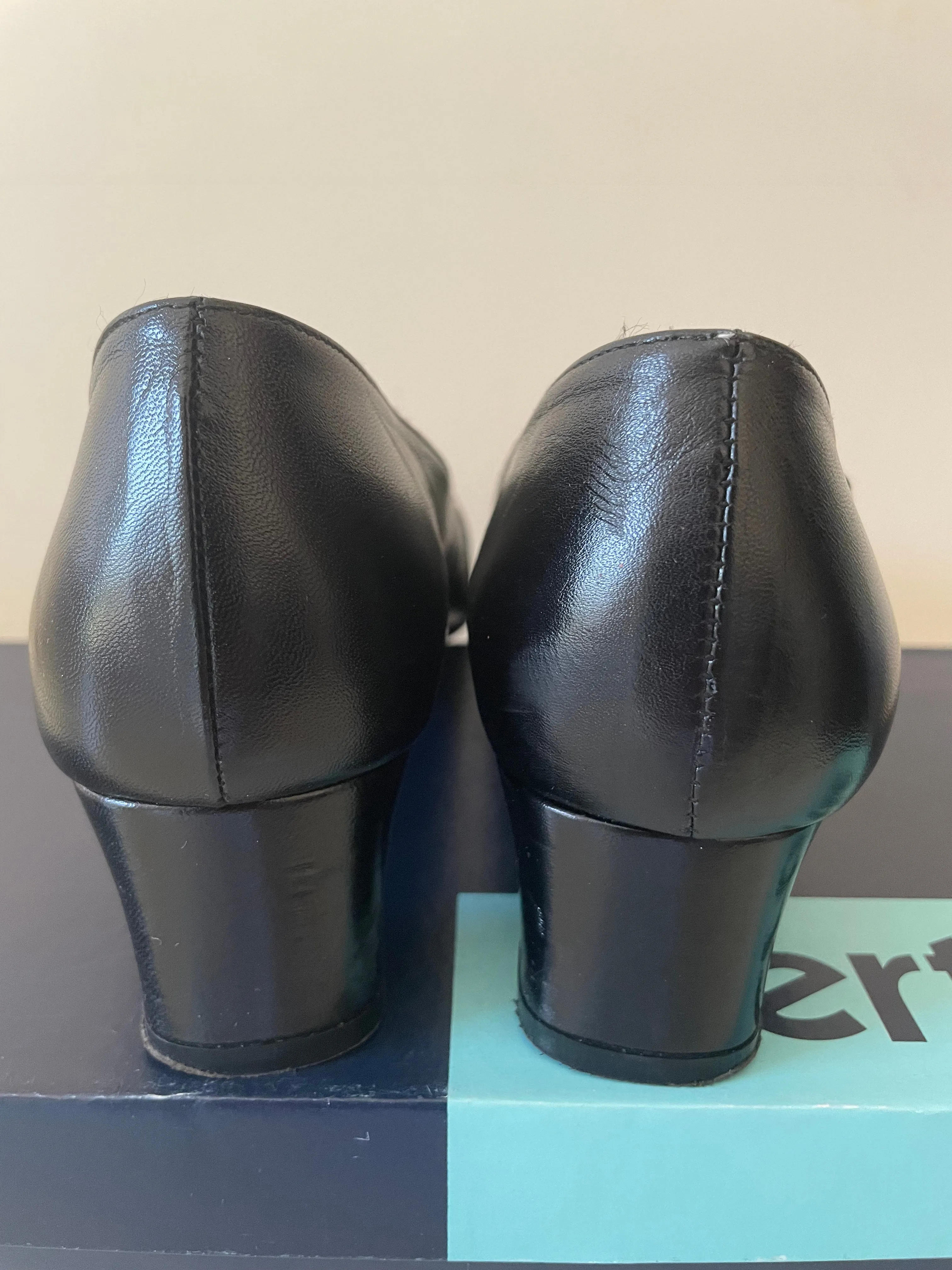 BERTIE BLACK LEATHER HEELED COURT SHOES SIZE 5/38