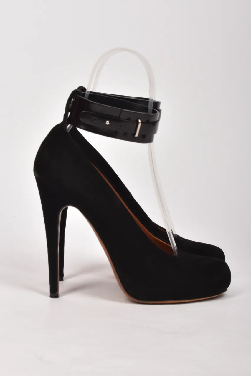CÉLINE BLACK SUEDE PUMPS