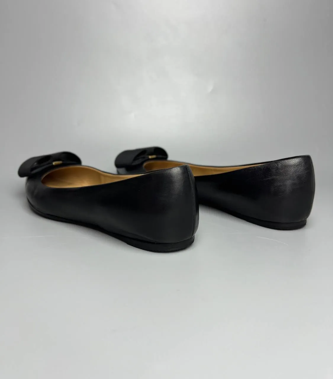 FERRAGAMO Black Varina Bow Detailed Ballet Flats For Lady Size 7