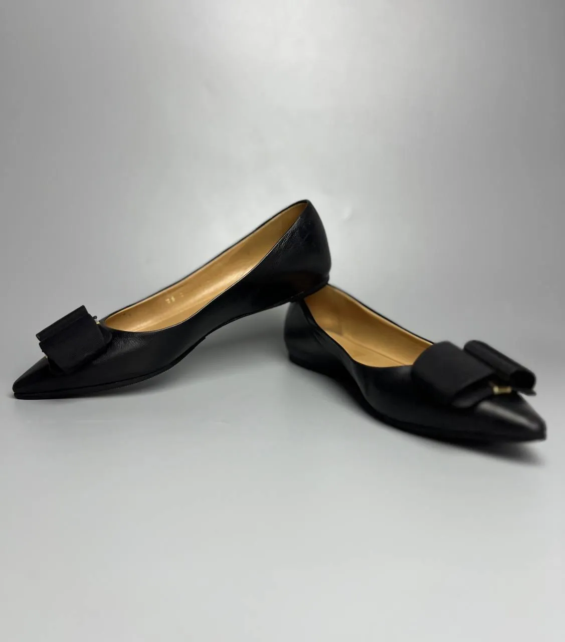 FERRAGAMO Black Varina Bow Detailed Ballet Flats For Lady Size 7