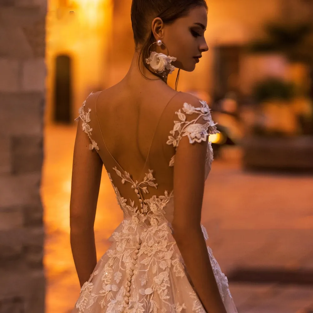 Fmogl Sexy Backless Cap Sleeve Lace Princess Wedding Dress Appliques Beaded Flowers Court Train Vintage A Line Bridal Gowns