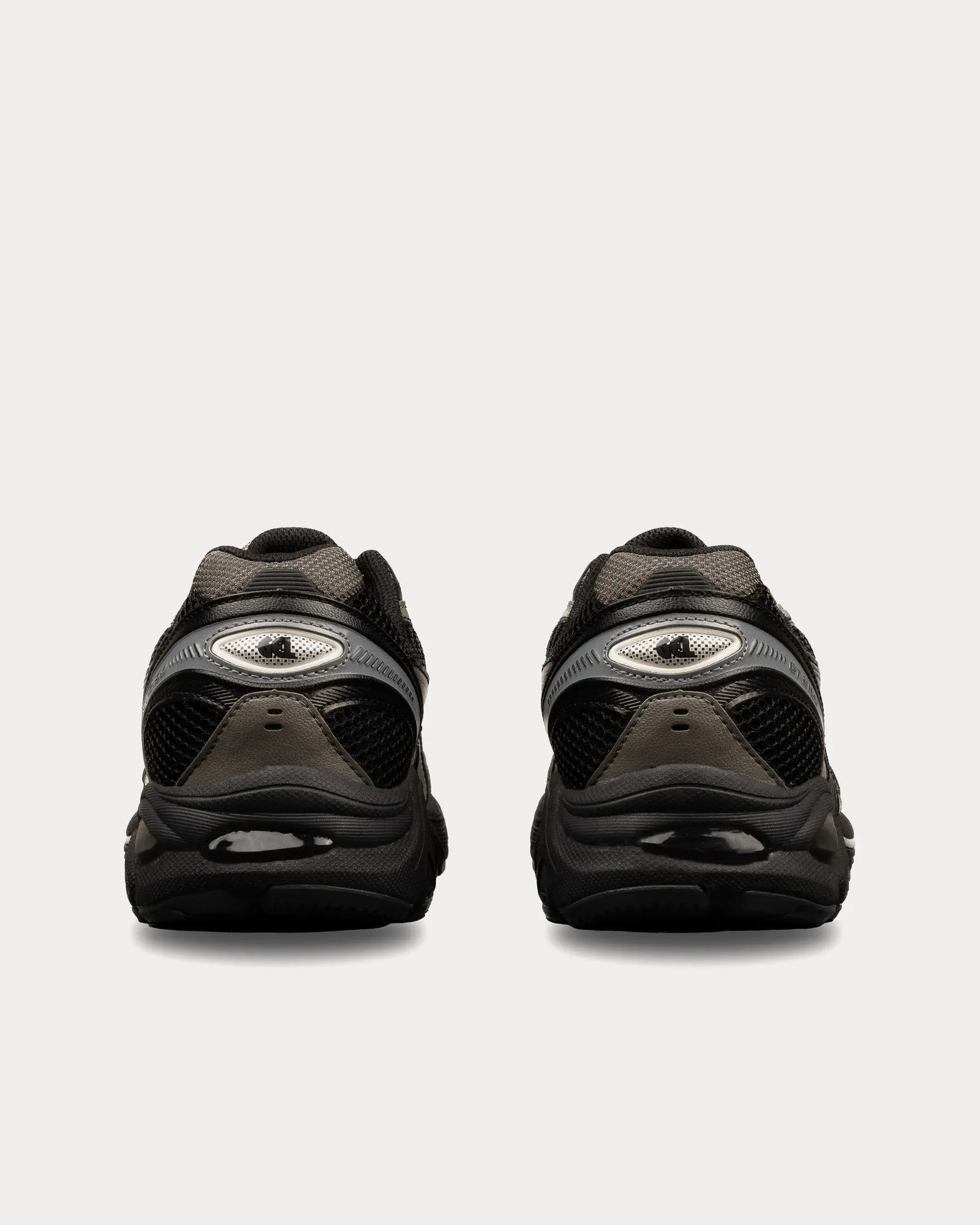 GT-2160 Black / Gunmetal Low Top Sneakers
