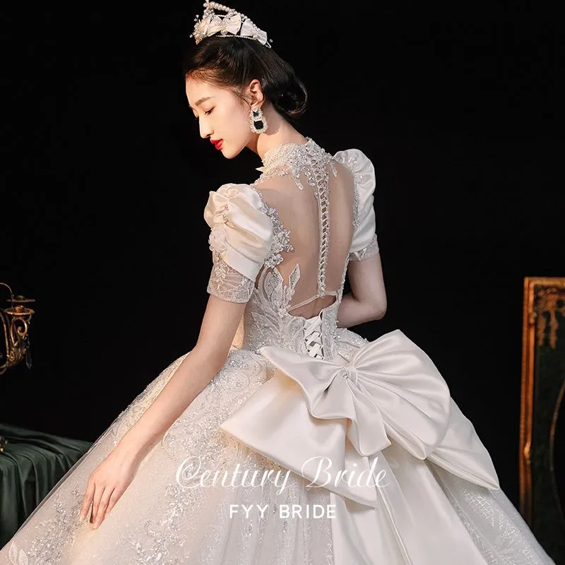 Main wedding dress 2024 new bride retro temperament heavy industry court style thin long trailing out yarn high sense