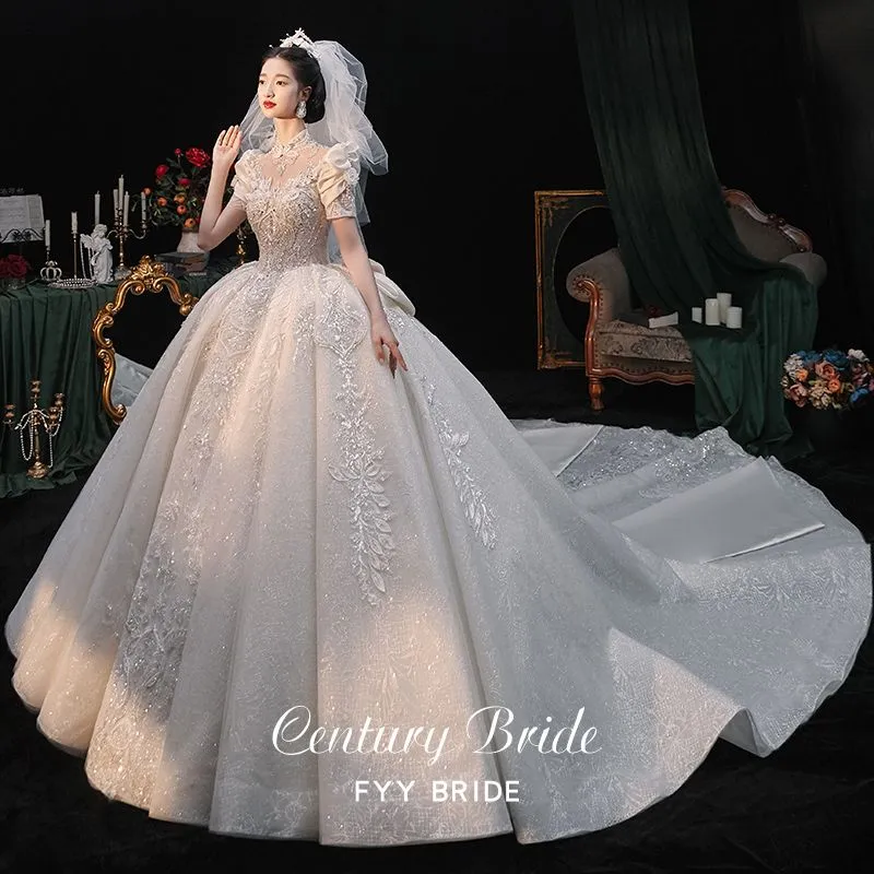 Main wedding dress 2024 new bride retro temperament heavy industry court style thin long trailing out yarn high sense