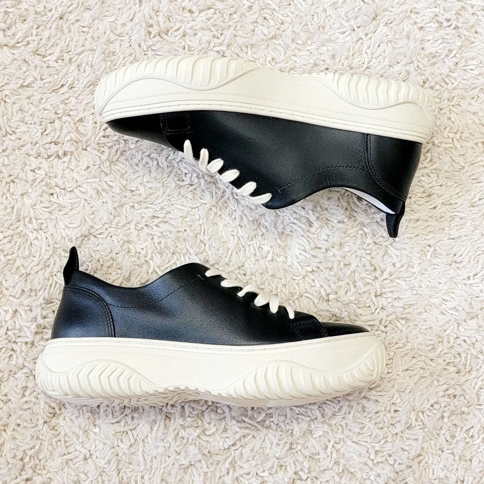 Pangea Black Sneaker