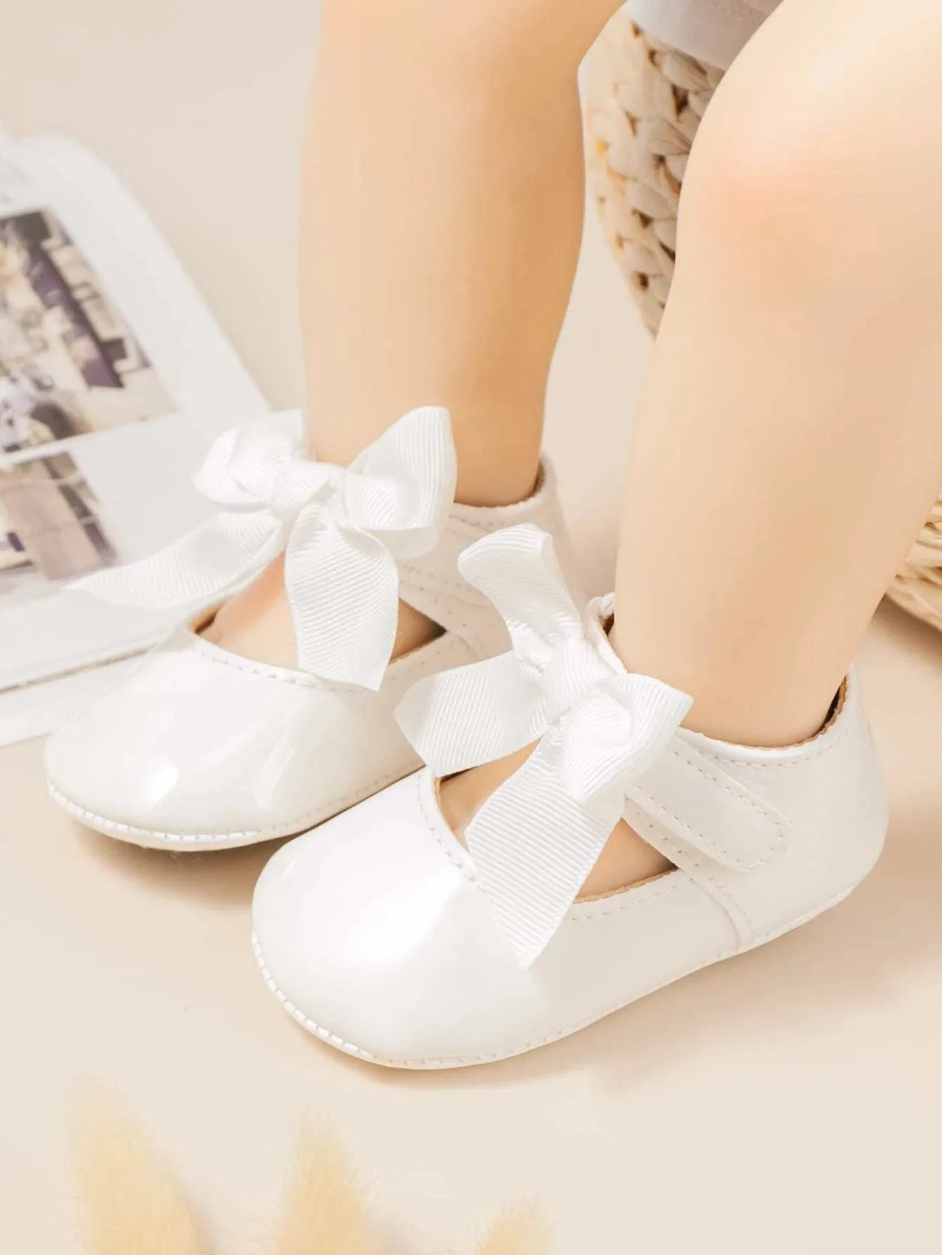 SHEIN Baby Bow Decor Flats