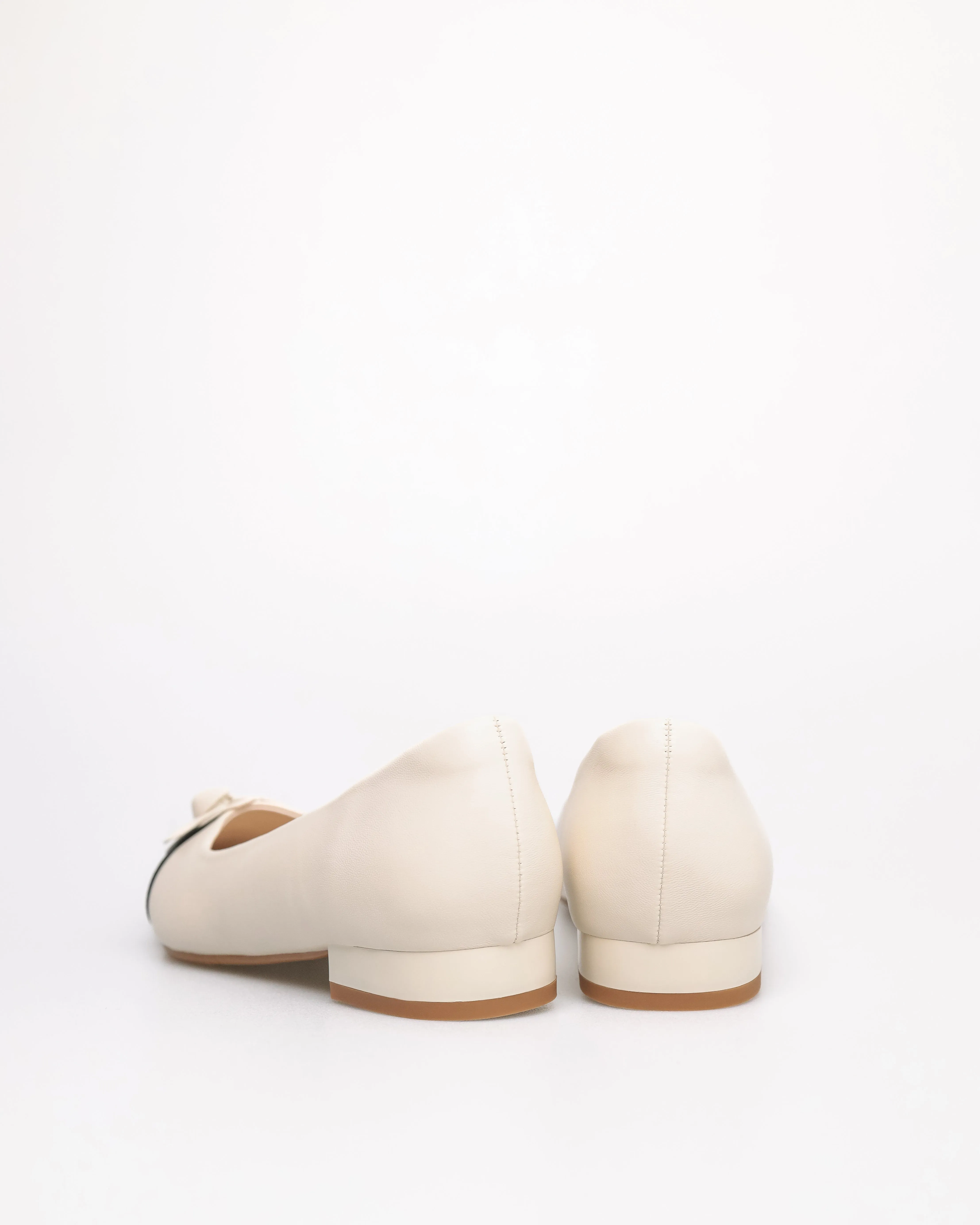 Tomaz YX183 Ladies Flower Bow Flats (Cream/Black)