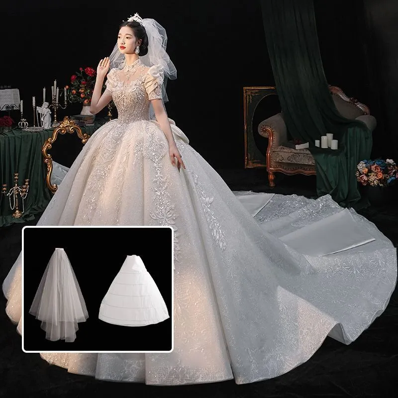 Wedding dress main dress 2024 new bride retro temperament advanced heavy industry court style big trailing  door dress
